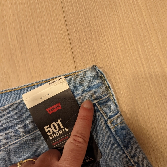 Levi's Women's Blue Denim Shorts 501 - Picture 5 of 8